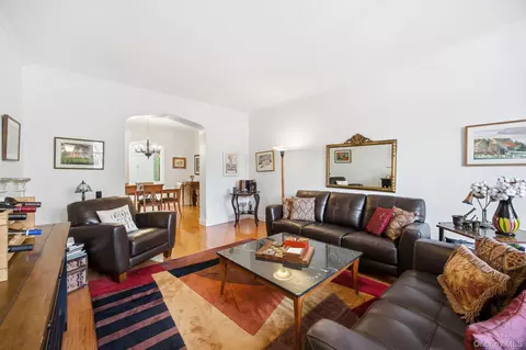 12416 84th Rd #2E, Kew Gardens, NY 11415