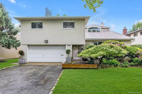 1055 Cedarhurst St, Valley Stream, NY 11581