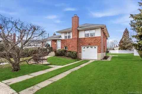 2493 Lloyd Ct, North Bellmore, NY 11710