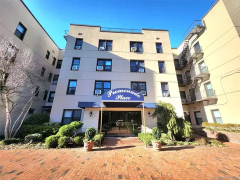 11 Wooleys Ln #2E, North Hempstead, NY 11023
