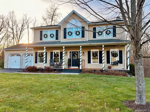 58 Red Maple Way, New Windsor, NY 12553
