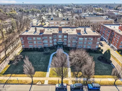 366 Stewart Ave #B10, Garden City, NY 11530