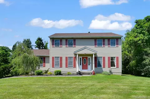 28 Brady Rd, Warwick, NY 10990