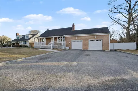 158 Moffitt Blvd, Islip, NY 11751