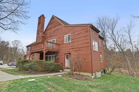 202 Great Lawn Ct, Southeast, NY 10509