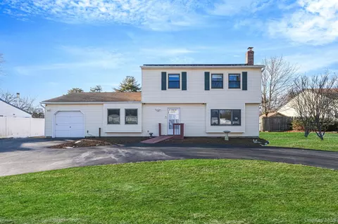 139 Tarpon Ave, Medford, NY 11763