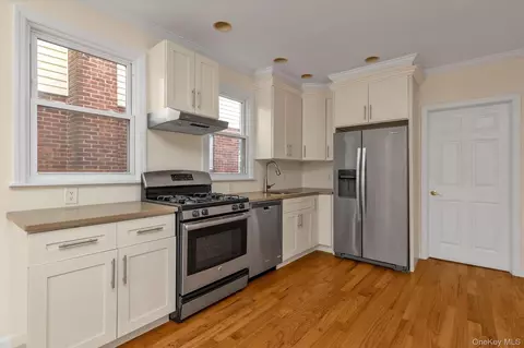 45-32 Utopia Pkwy, Flushing, NY 11358