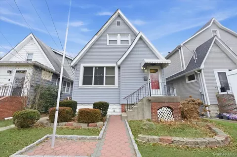 22 Sunset Trl #22, New York, NY 10465