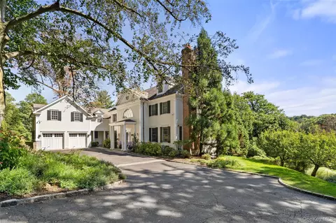2 Belmont Dr, Greenburgh, NY 10533