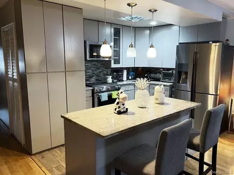 75-22 Parsons Blvd #D3, Kew Gardens Hills, NY 11367