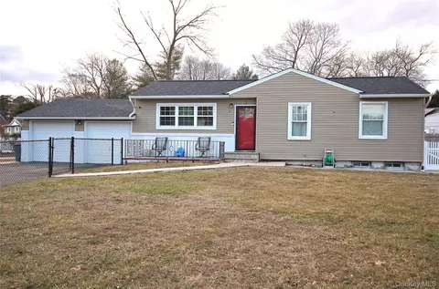 2 Vita Dr, Central Islip, NY 11722
