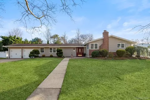 11 Cedar Crest Dr, Dix Hills, NY 11746