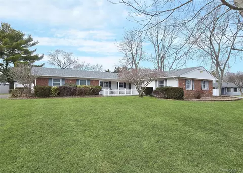 33 Segatogue Ln, Centereach, NY 11720