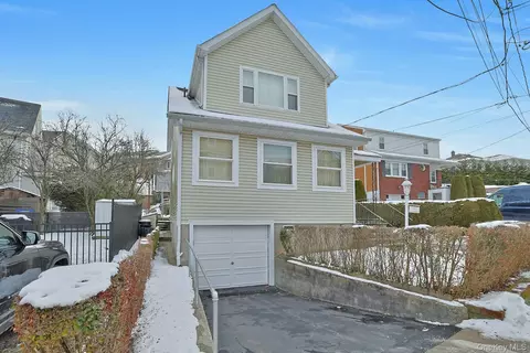 16 Richardson Pl, Eastchester, NY 10709