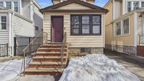 4711 88th St, Elmhurst, NY 11373