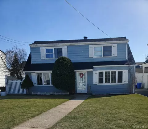 12 Park Ave, North Hempstead, NY 11040