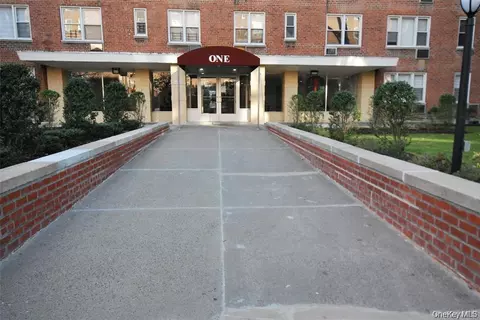 1 Sadore Ln #4O, Yonkers, NY 10710