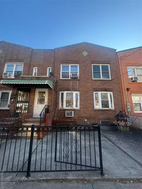 28-27 44th St, New York, NY 11103