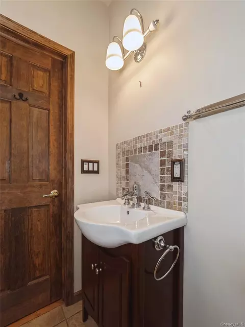 Bath - 43 Aveonis Ct, Fishkill, NY 12524 photo 7 of 7