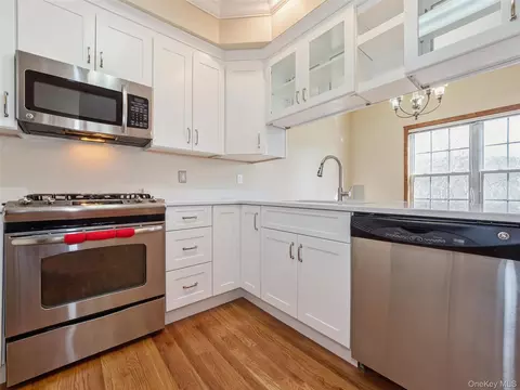 Kitchen - 43 Aveonis Ct, Fishkill, NY 12524 photo 2 of 3