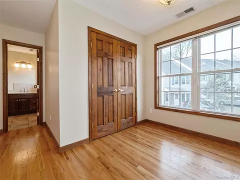 Entry Way - 43 Aveonis Ct, Fishkill, NY 12524 photo 3 of 4