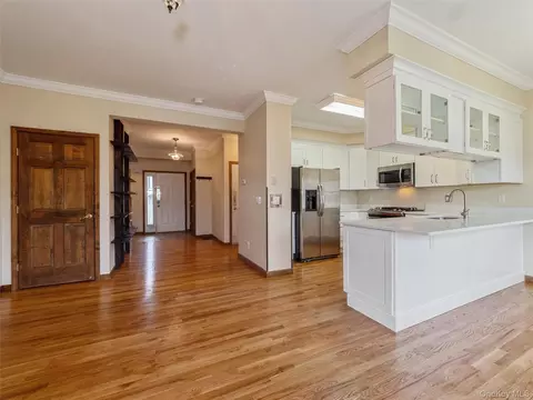 Entry Way - 43 Aveonis Ct, Fishkill, NY 12524 photo 1 of 4