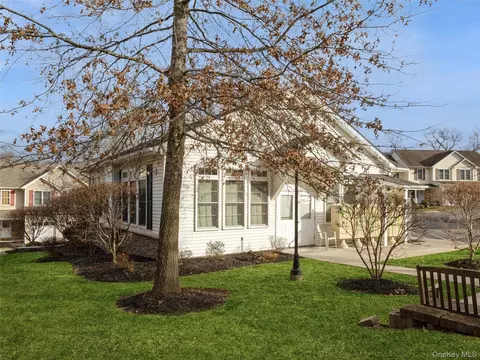 Exterior - 43 Aveonis Ct, Fishkill, NY 12524 photo 5 of 5