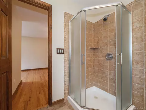 Bath - 43 Aveonis Ct, Fishkill, NY 12524 photo 6 of 7