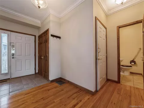 Entry Way - 43 Aveonis Ct, Fishkill, NY 12524 photo 4 of 4