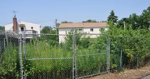 12122 Hook Creek Blvd, New York, NY 11422