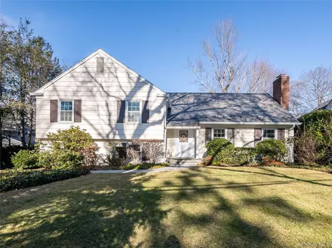 427 Ryder Rd, North Hempstead, NY 11030