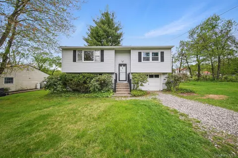 109 Long Ln, Crawford, NY 12721