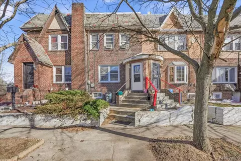 3220 Bayswater Ct, Far Rockaway, NY 11691