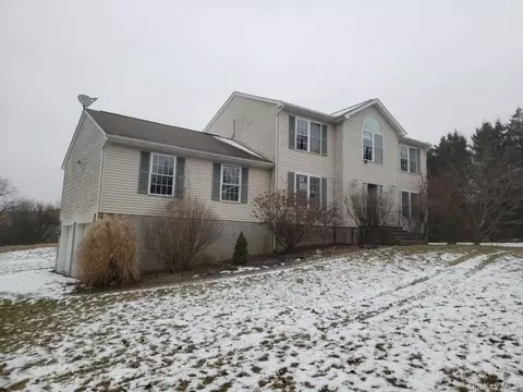 14 Storm Dr, Beekman, NY 12570
