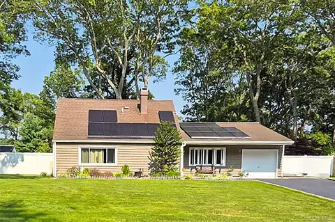 1039 Sipp Ave, Medford, NY 11763