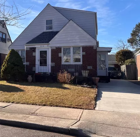 8218 258th St, Glen Oaks, NY 11004