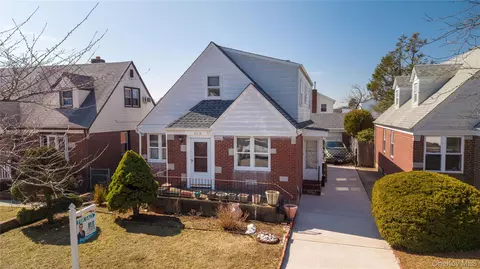 8218 258th St, Glen Oaks, NY 11004