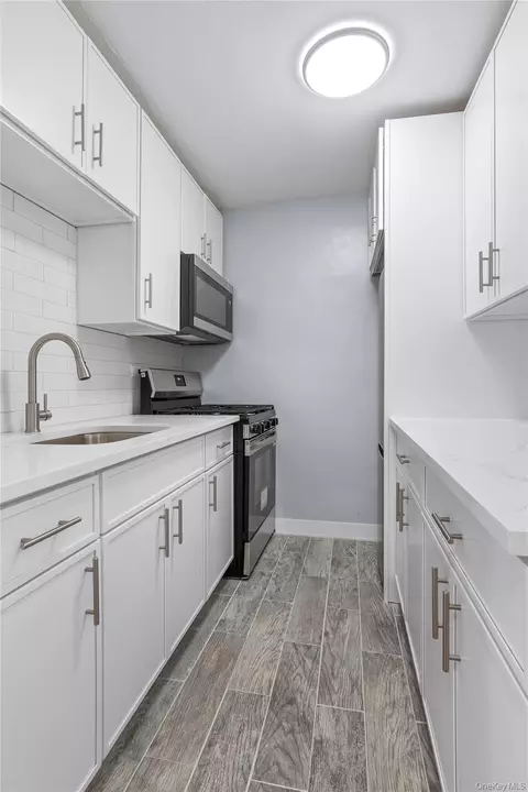 5015 39th St #1F, New York, NY 11104