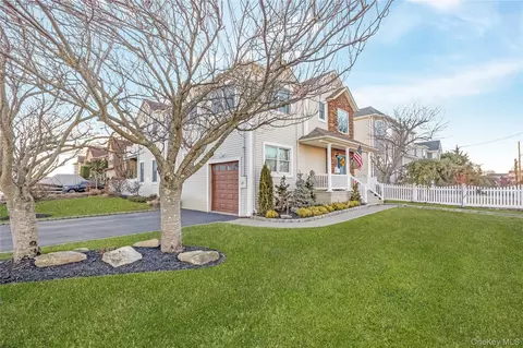 120 Neptune Pl, Massapequa, NY 11758
