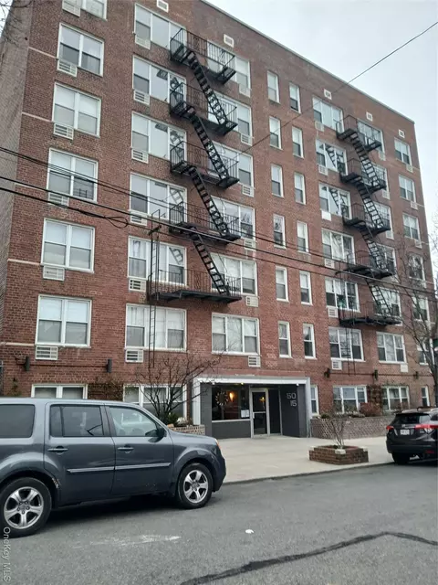 50-15 39th St #1G, New York, NY 11104