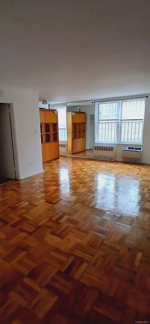 50-15 39th St #1G, New York, NY 11104