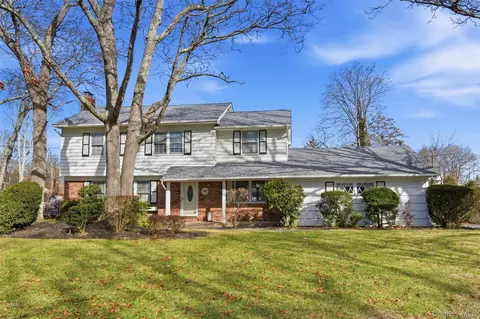 24 Birchwood Dr, Great River, NY 11739