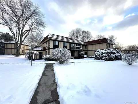7 Loudon Dr #7, Fishkill, NY 12524