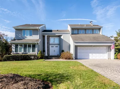 2 Bonnie Lynn Ct, North Hempstead, NY 11576