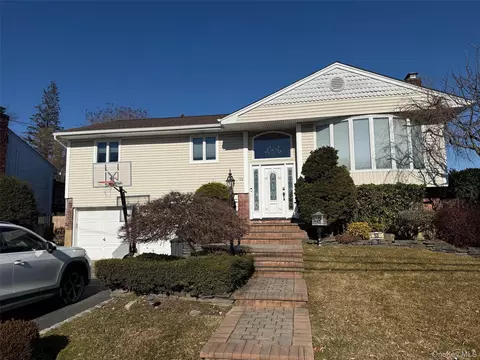 53 Page Dr, Hicksville, NY 11801