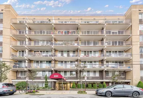 650 Shore Rd #5P, Long Beach, NY 11561