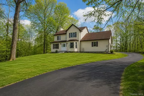 248 Bull Rd, Washingtonville, NY 10992