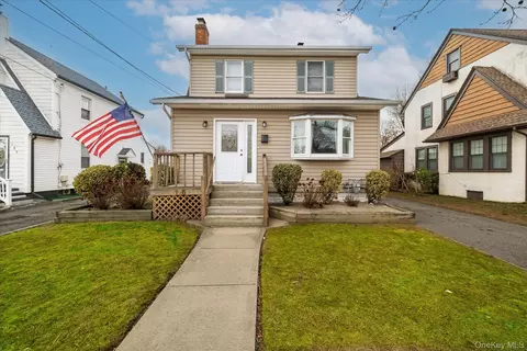 125 Wilson St, East Rockaway, NY 11518