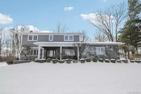 10 Foxwood Ln, Mount Pleasant, NY 10594