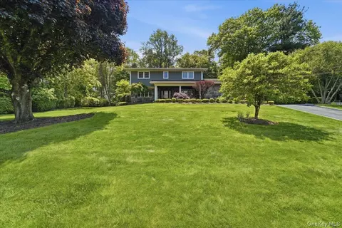 10 Foxwood Ln, Mount Pleasant, NY 10594